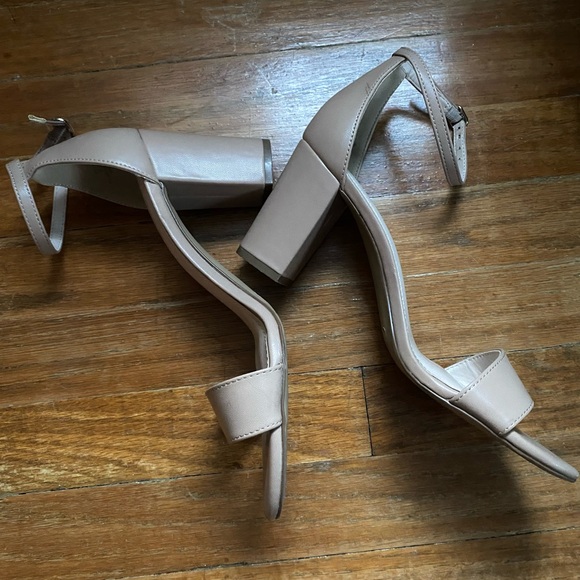 heels - Picture 3 of 4